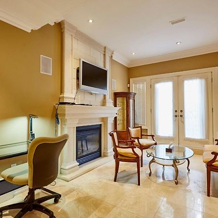Elegant Apartment With Sauna Торонто Екстер'єр фото