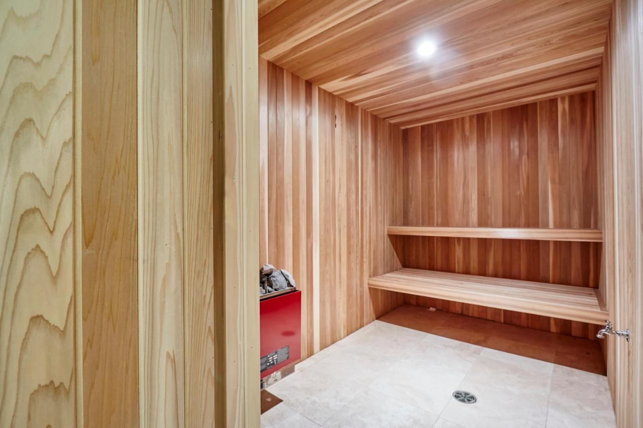 Elegant Apartment With Sauna Торонто Екстер'єр фото
