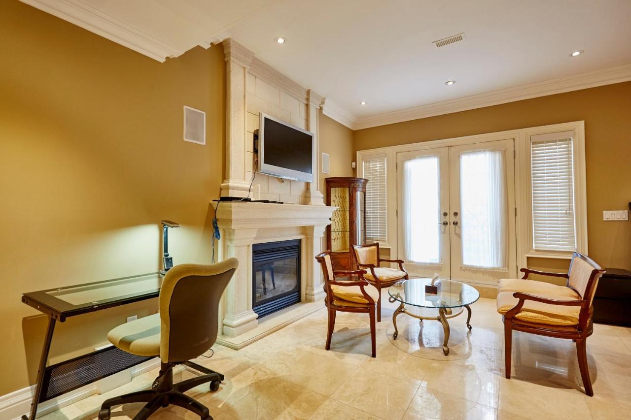 Elegant Apartment With Sauna Торонто Екстер'єр фото